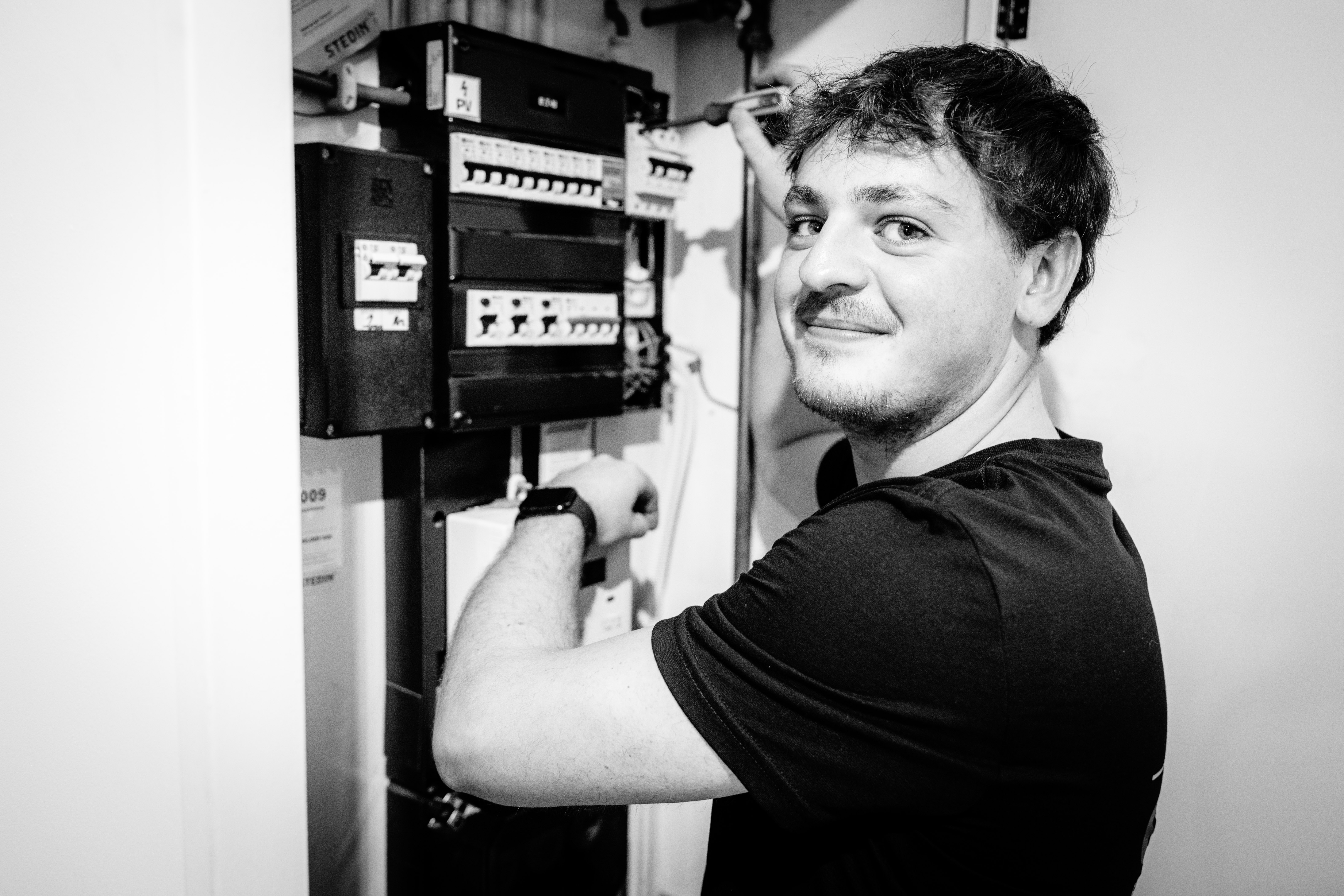 Ethan Carver, oprichter van Carver Elektrotechniek